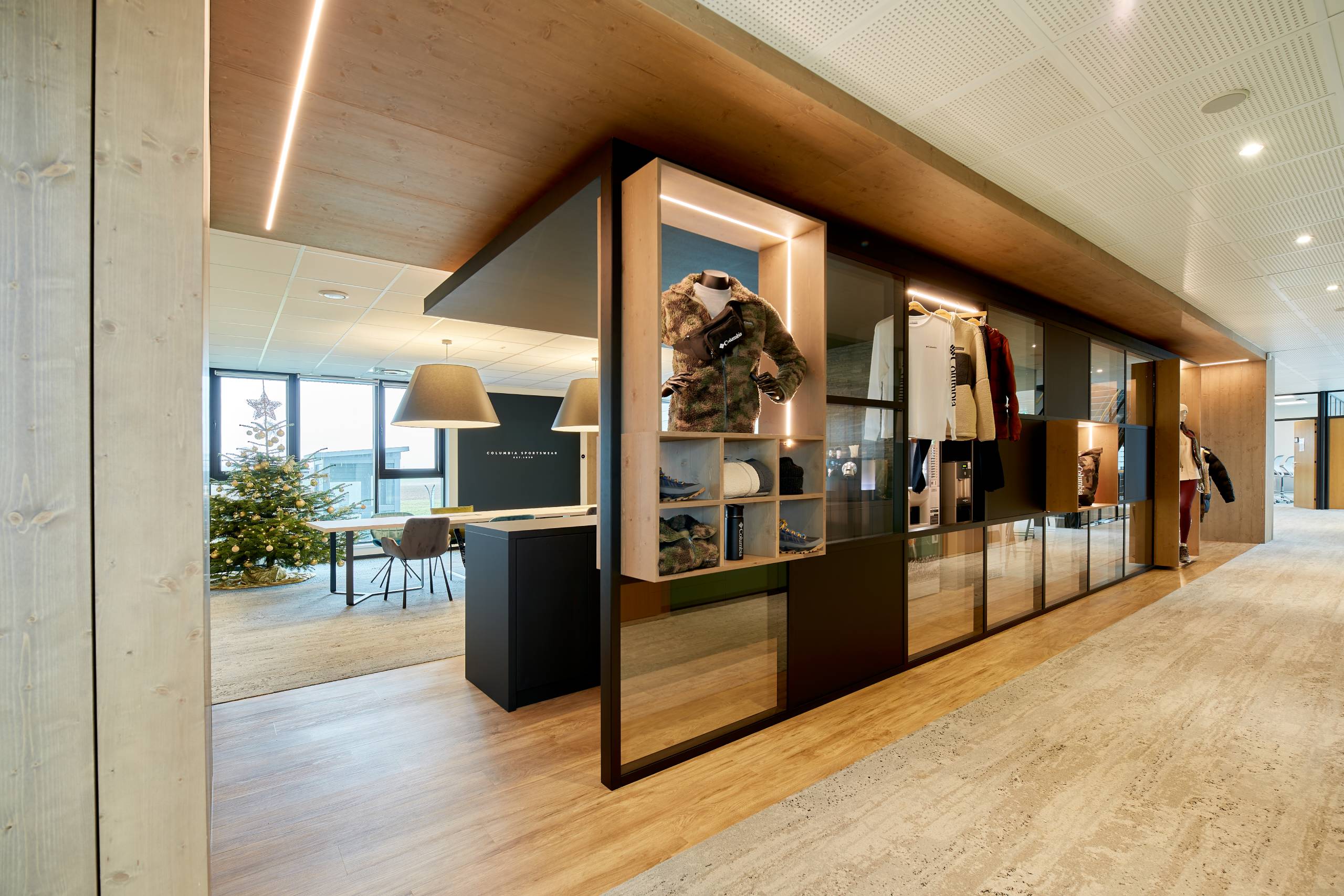 Tertia Solutions, spécialiste en aménagement de bureau professionnel - Workcafé - Espace de socialisation Columbia - Menuiserie sur-mesure