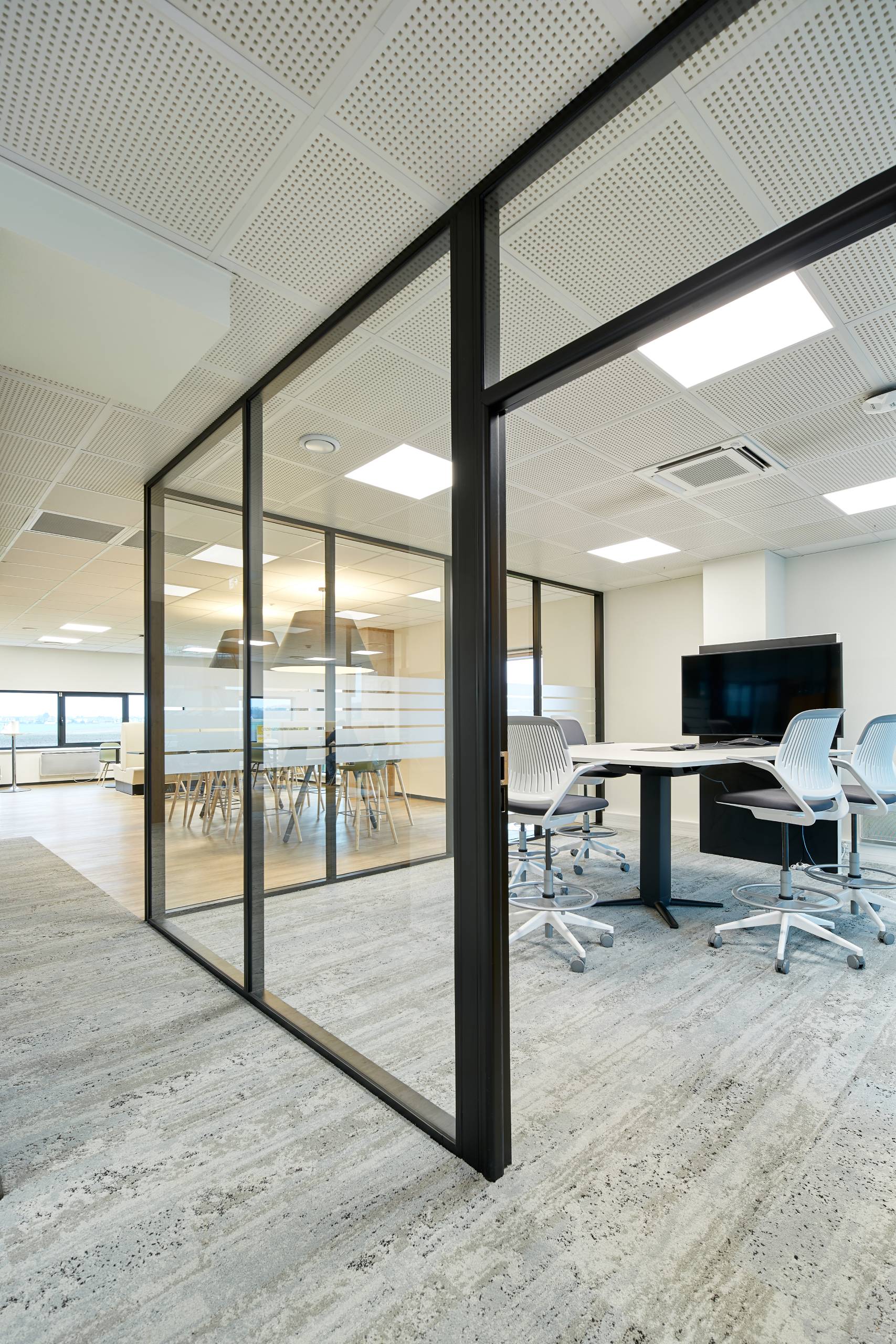 Tertia Solutions, spécialiste en aménagement de bureau professionnel - Salle de réunion Columbia