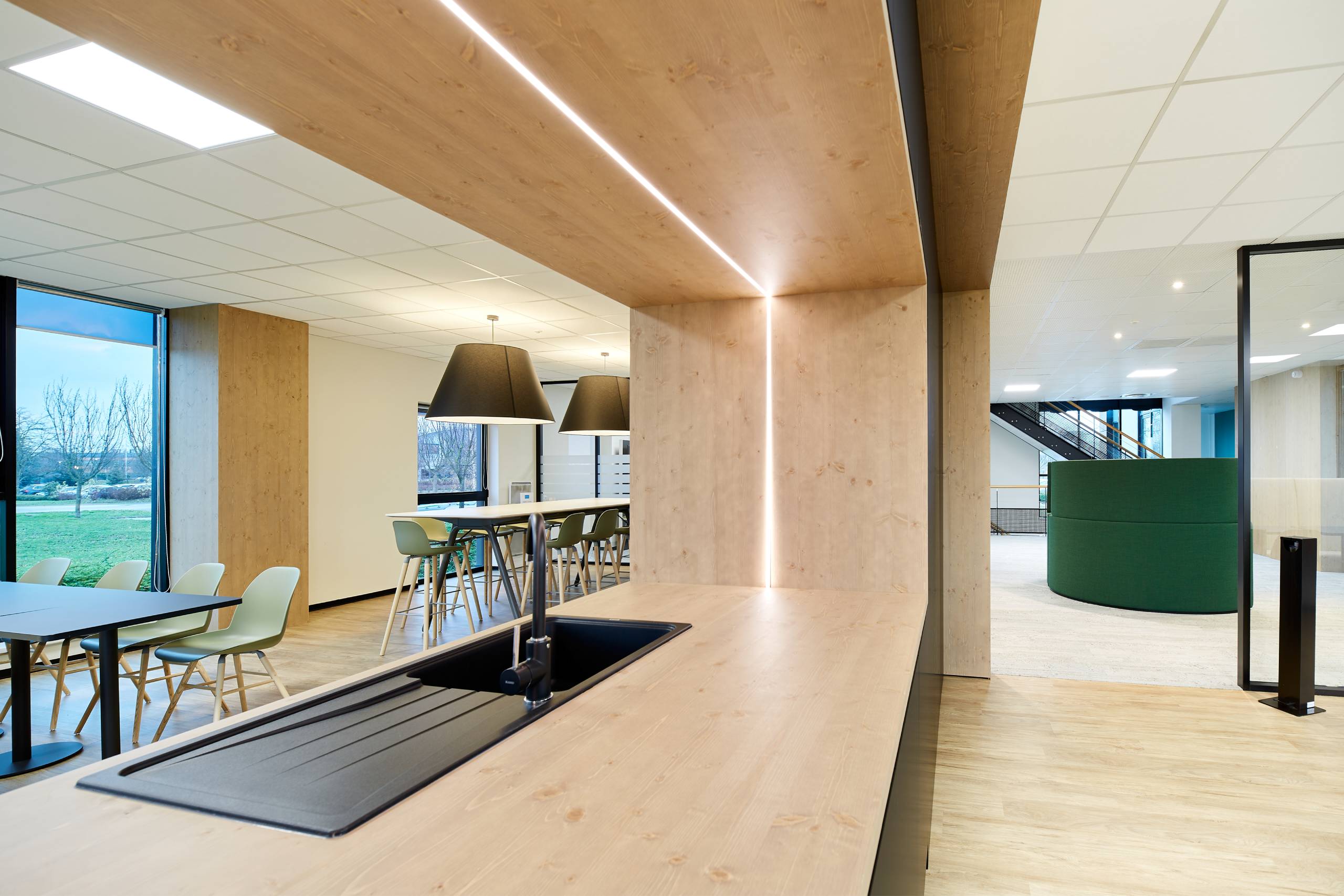 Tertia Solutions, spécialiste en aménagement de bureau professionnel - Réfectoire Columbia