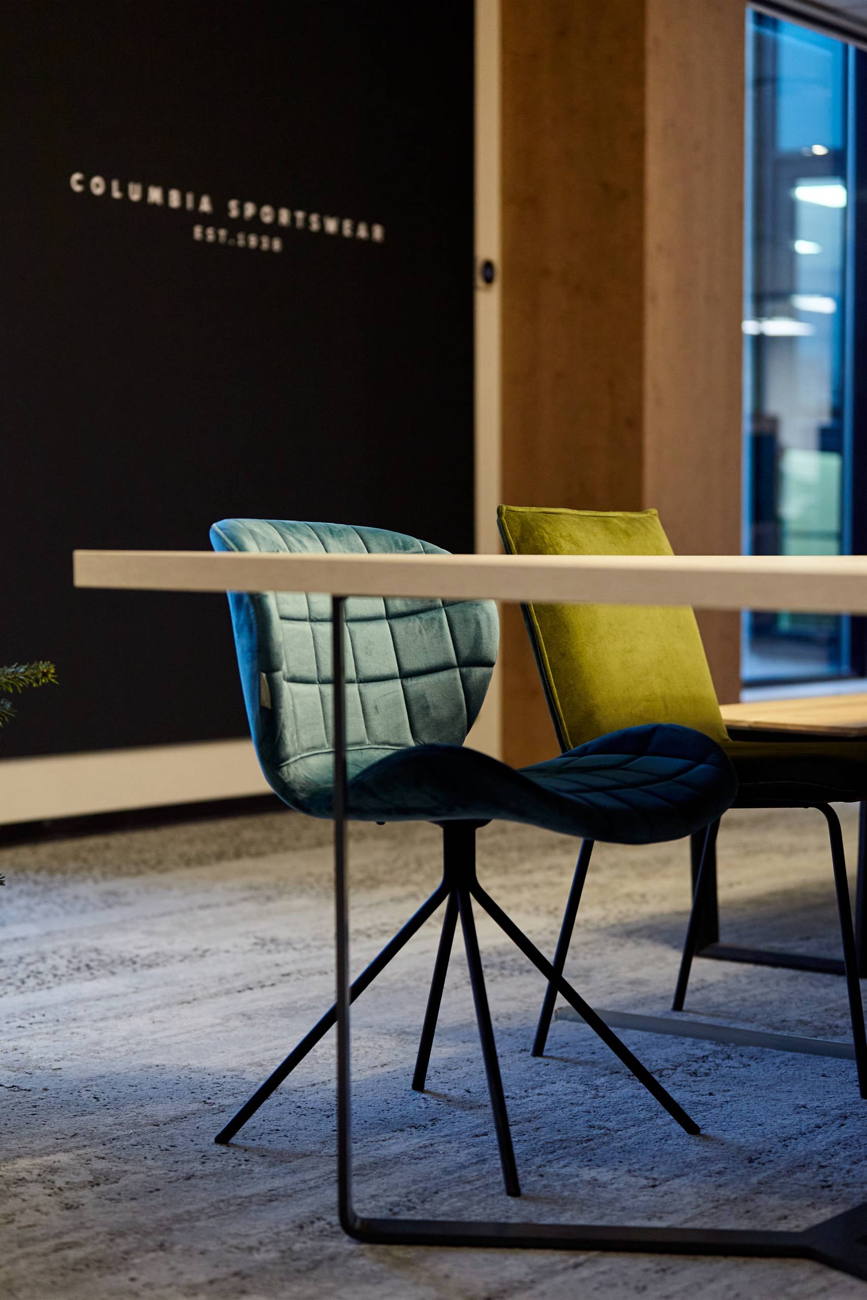 Tertia Solutions, spécialiste en aménagement de bureau professionnel - Détails mobilier Workcafé - Espace de socialisation Columbia