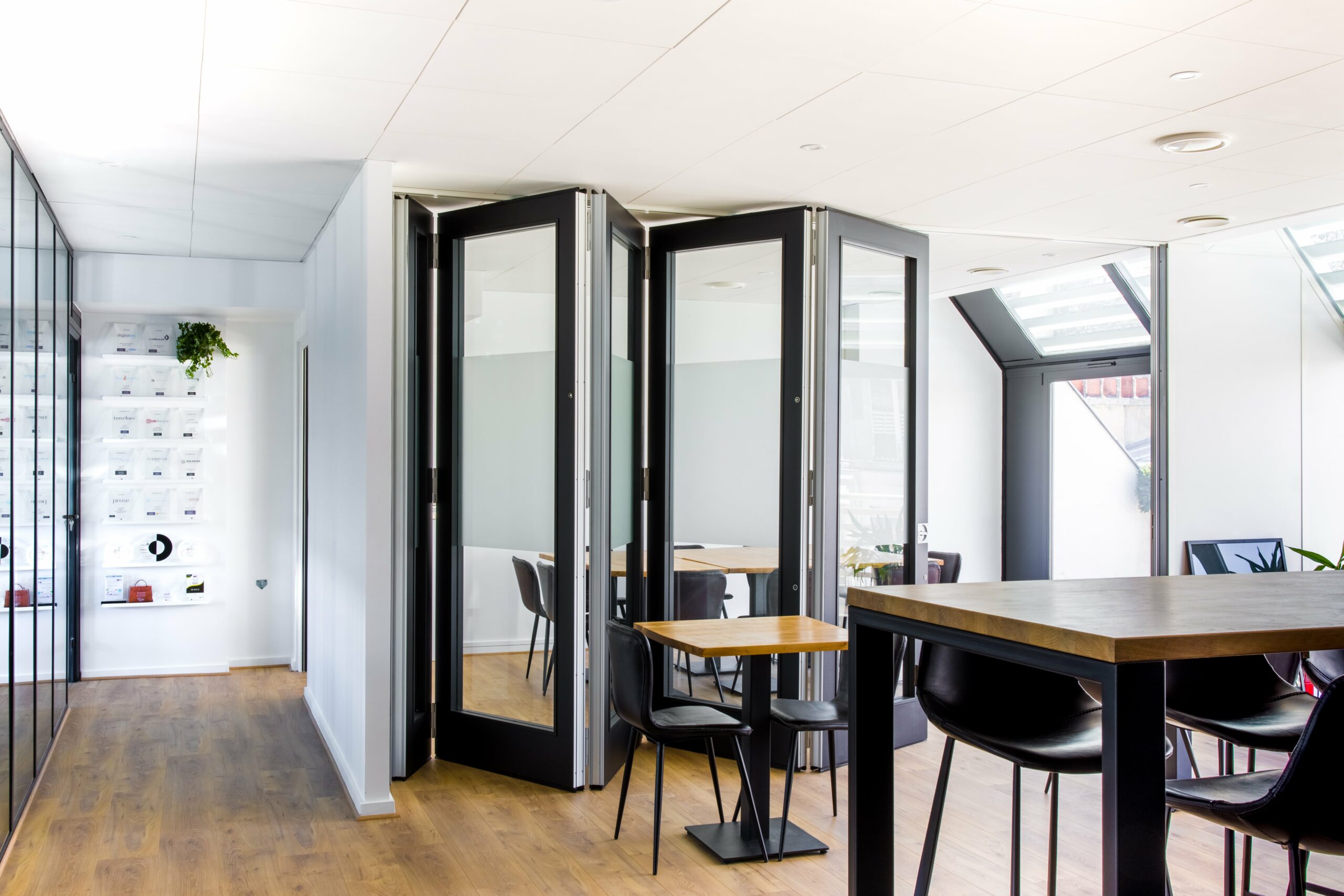 Tertia Solutions, solutions murs mobiles- mur mobile Flexi semi ouvert