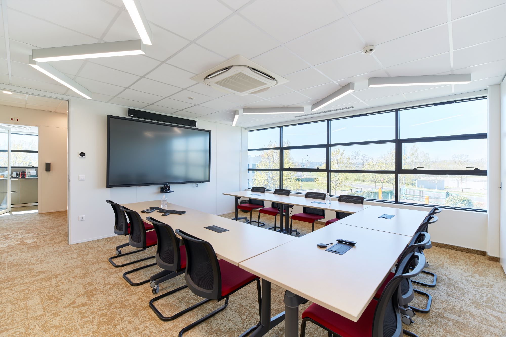 Tertia Solutions, spécialiste en mobilier de bureau professionnel - Salle de réunion / visioconférence Alsachim