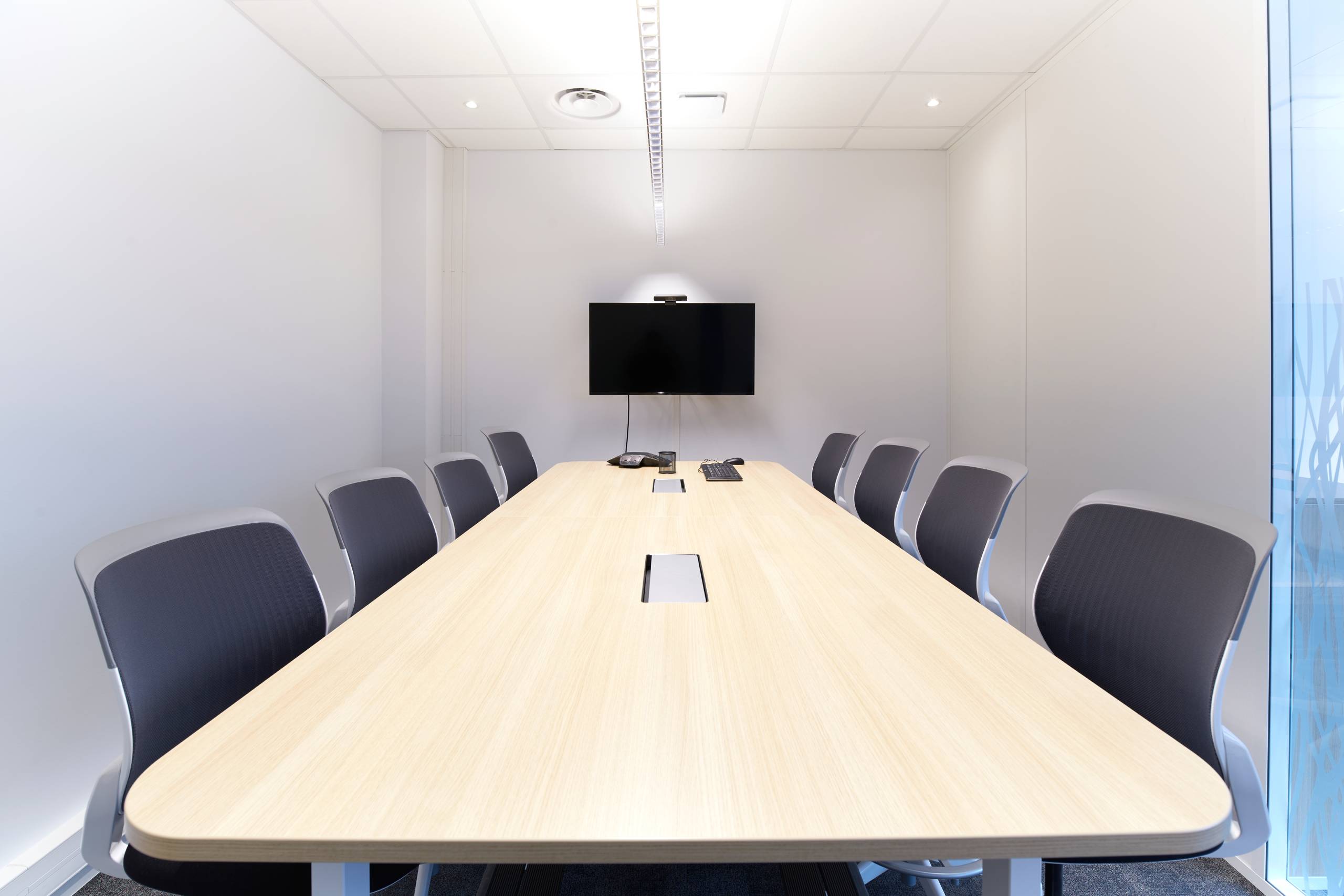 Tertia Solutions, spécialiste en mobilier de bureau professionnel - Salle de reunion agence Mutest