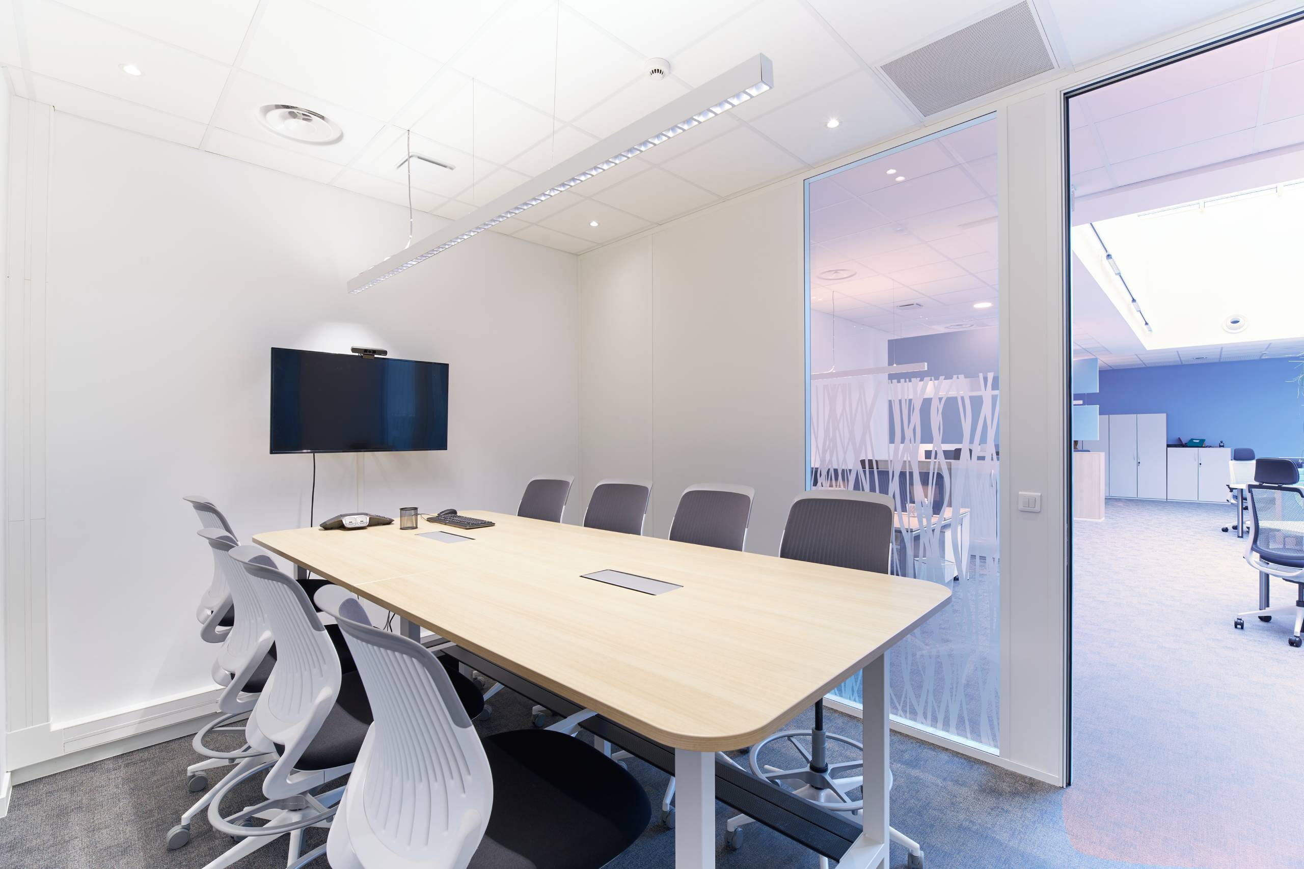 Tertia Solutions, spécialiste en mobilier de bureau professionnel - Salle de reunion agence Mutest