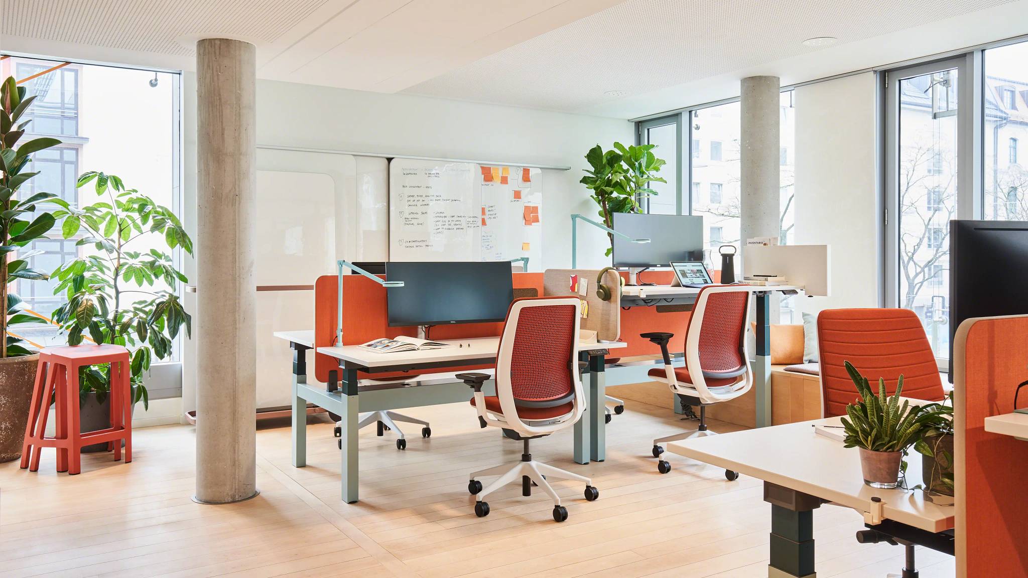 Bureaux réglables en hauteur et sièges de bureau ergonomiques