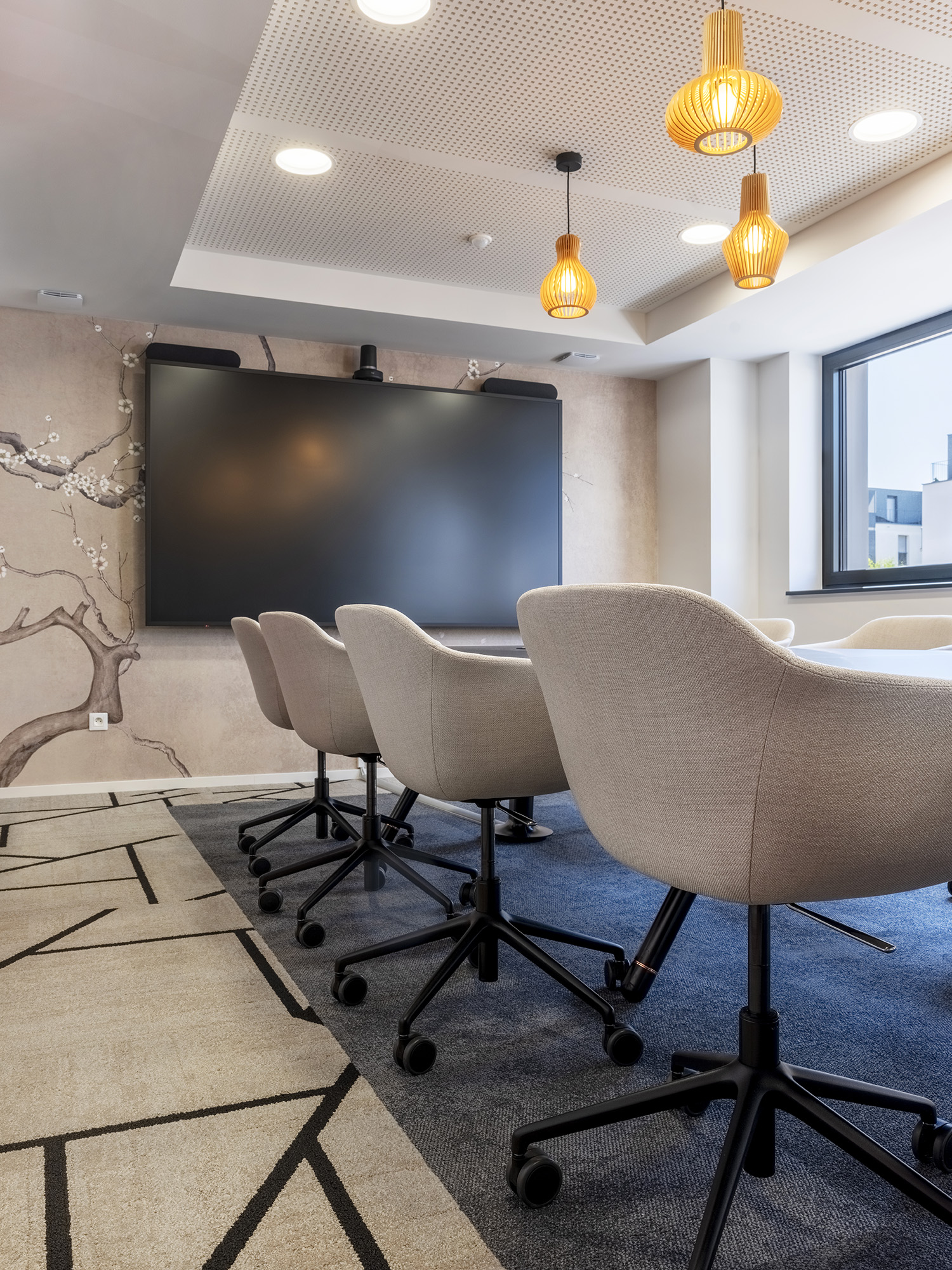 Tertia Solutions, spécialistes en aménagement de bureaux professionnels - Asahi Kasei grande salle de réunion