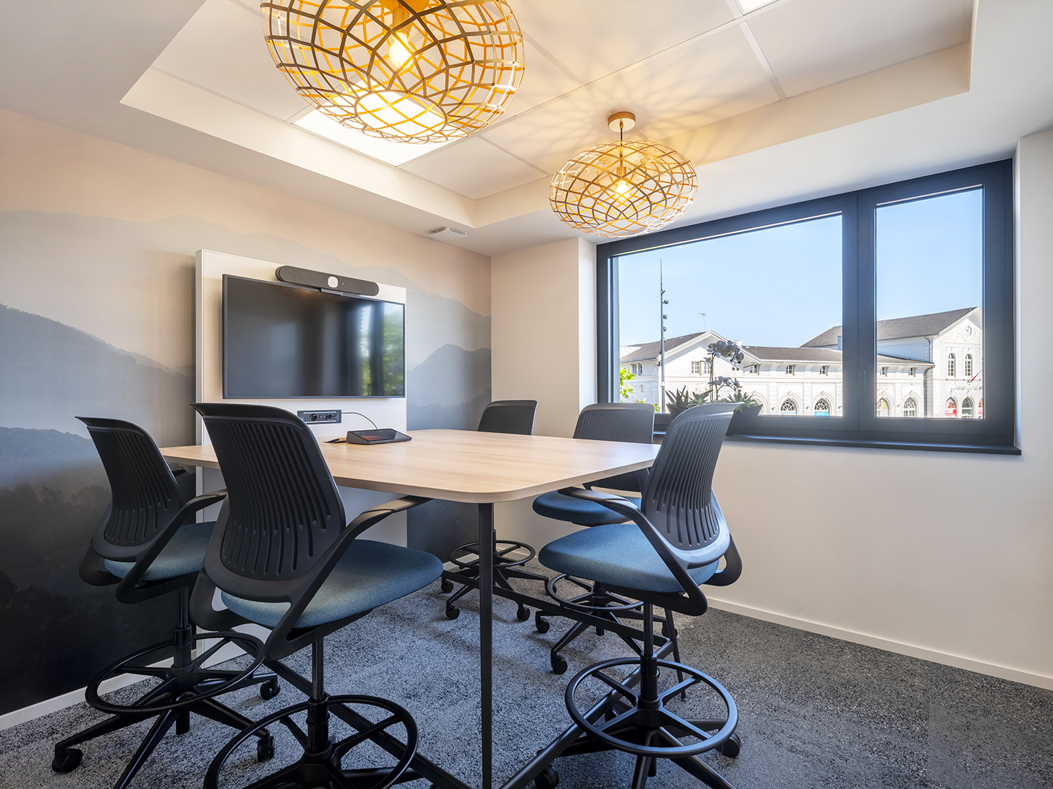 Tertia Solutions, spécialistes en aménagement de bureaux professionnels - Asahi Kasei salle de réunion 5 personnes