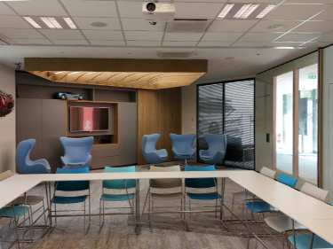 Tertia Solutions - mur mobile bureau professionnel - Club automobile mur ouvert