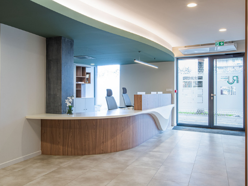 Mobilier de bureaux professionnels avec banque d'accueil sur mesure