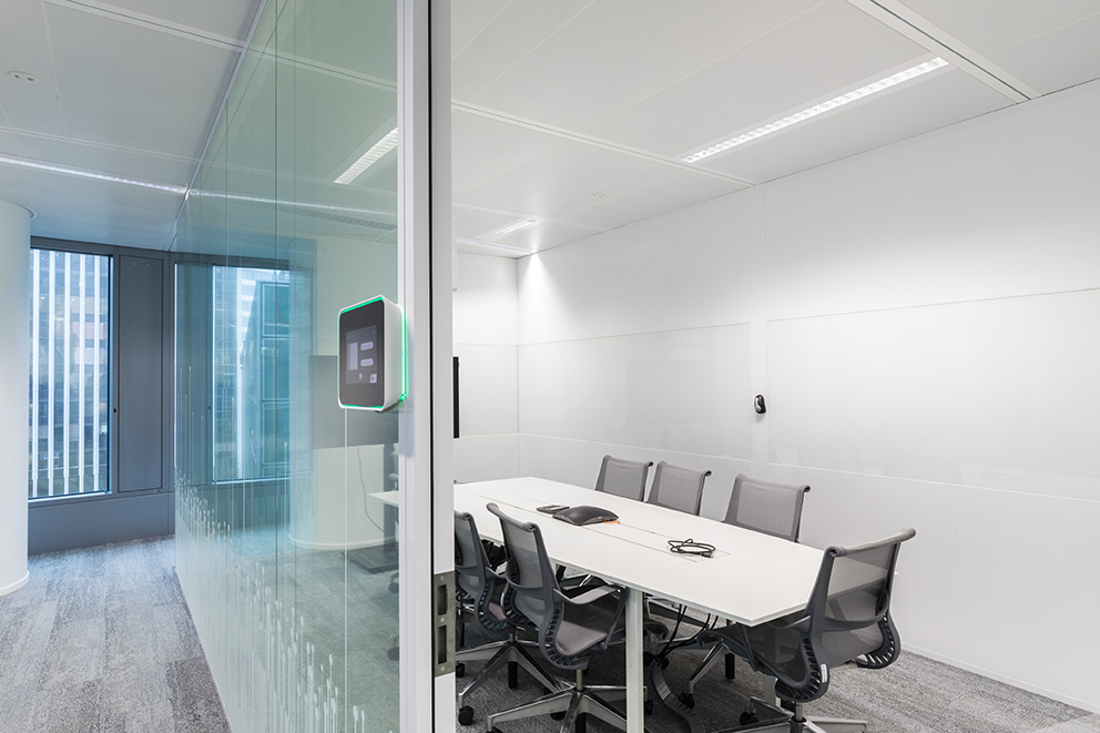 Tertia Solutions, spécialistes en aménagement de bureaux professionnels - Panneau écritoire intégré cloison amovible