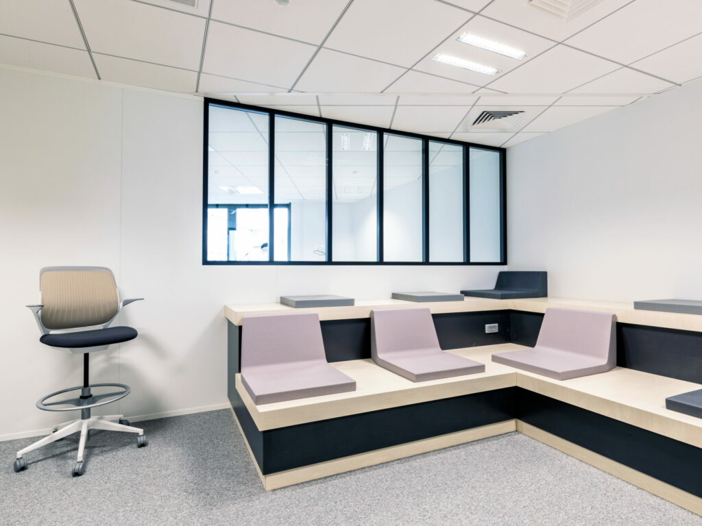 Tertia Solutions, spécialistes en aménagement de bureaux professionnels - Cloison vitrée couvre-joints - effet verrière