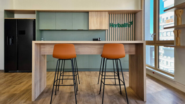 Tertia Solutions, expert en aménagement d'espaces de travail - Espace restauration 3 - Herbalife